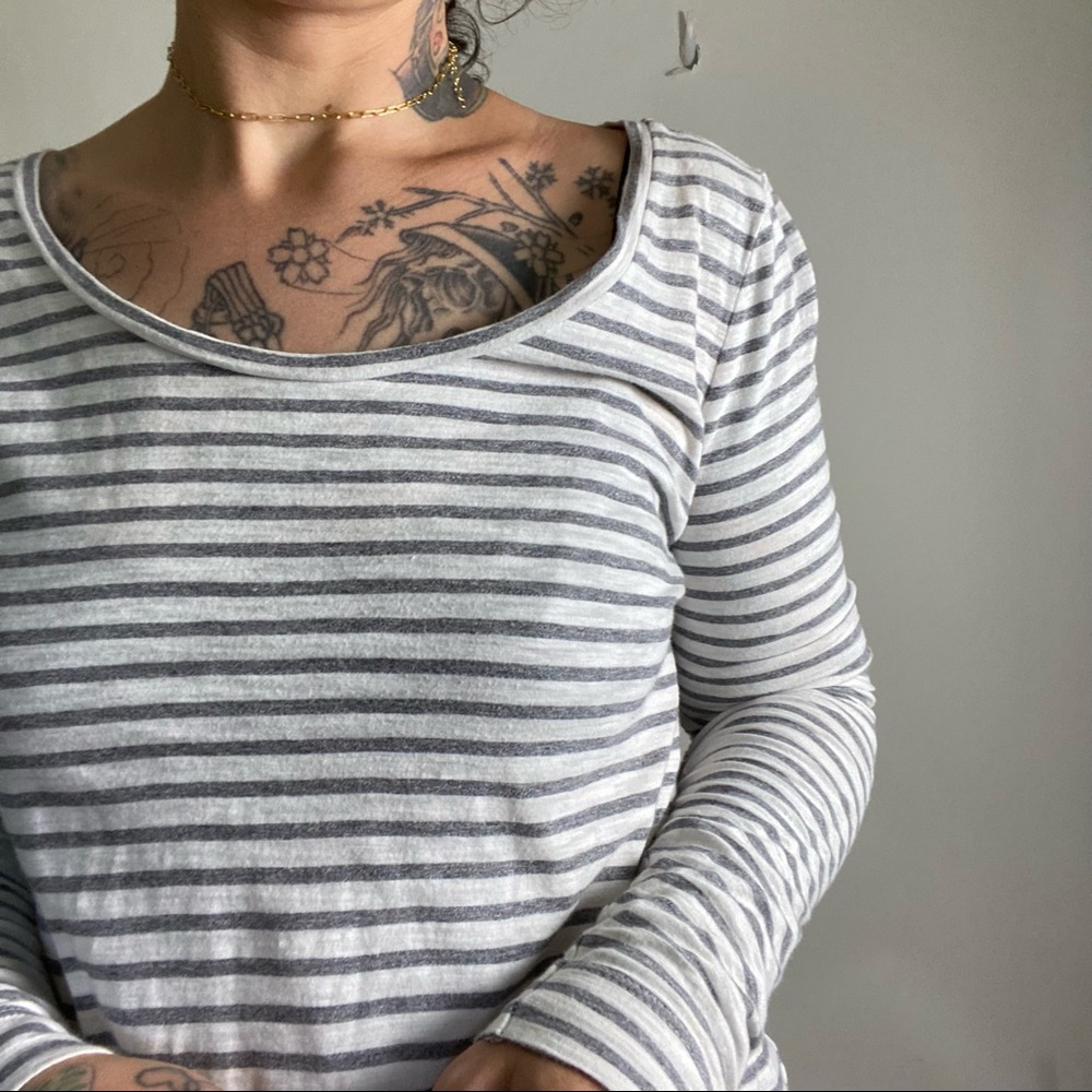 LOFT Striped Split Hem Long Sleeve Tee Gray White - Picture 4 of 8